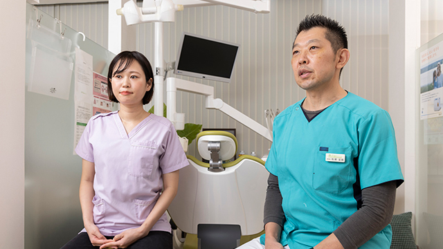 武蔵小杉まつ歯科クリニック院長の松浦宏彰さん（右）と歯科衛生士の小椋元子さん（左）